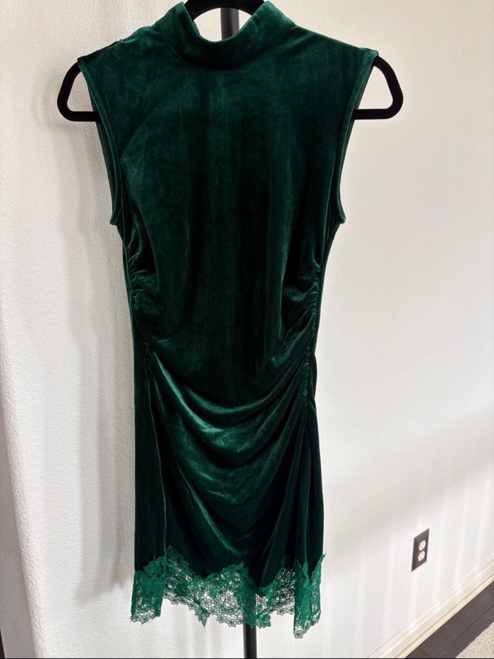 Commense Lace Trim Ruched Velvet Mini Dress NWT Size S - Picture 3 of 6